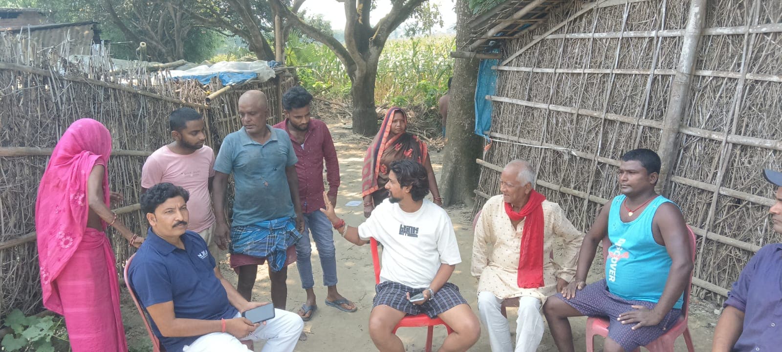 प्रभात खबर का असर : उदाकिशुनगंज के चौधरी मोहल्ला पहुंची नगर परिषद टीम