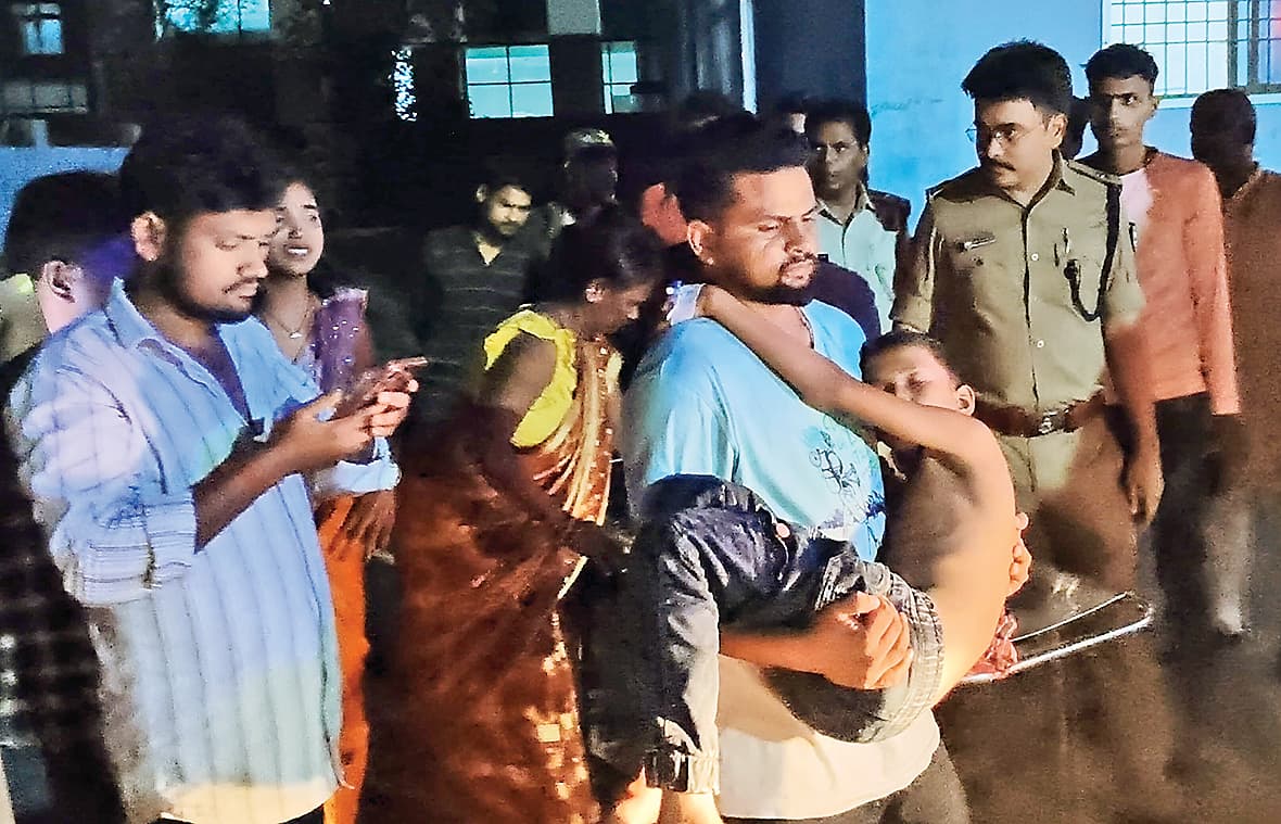 ब्रेकिंग : सासाराम में मेले में टूटा झूला, 10 से ज्यादा लोग घायल, आयोजक मौके से फरार