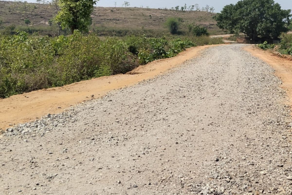 बेगूसराय में दर्जनों सड़क निर्माण को अधूरा छोड़कर ठेकेदार फरार