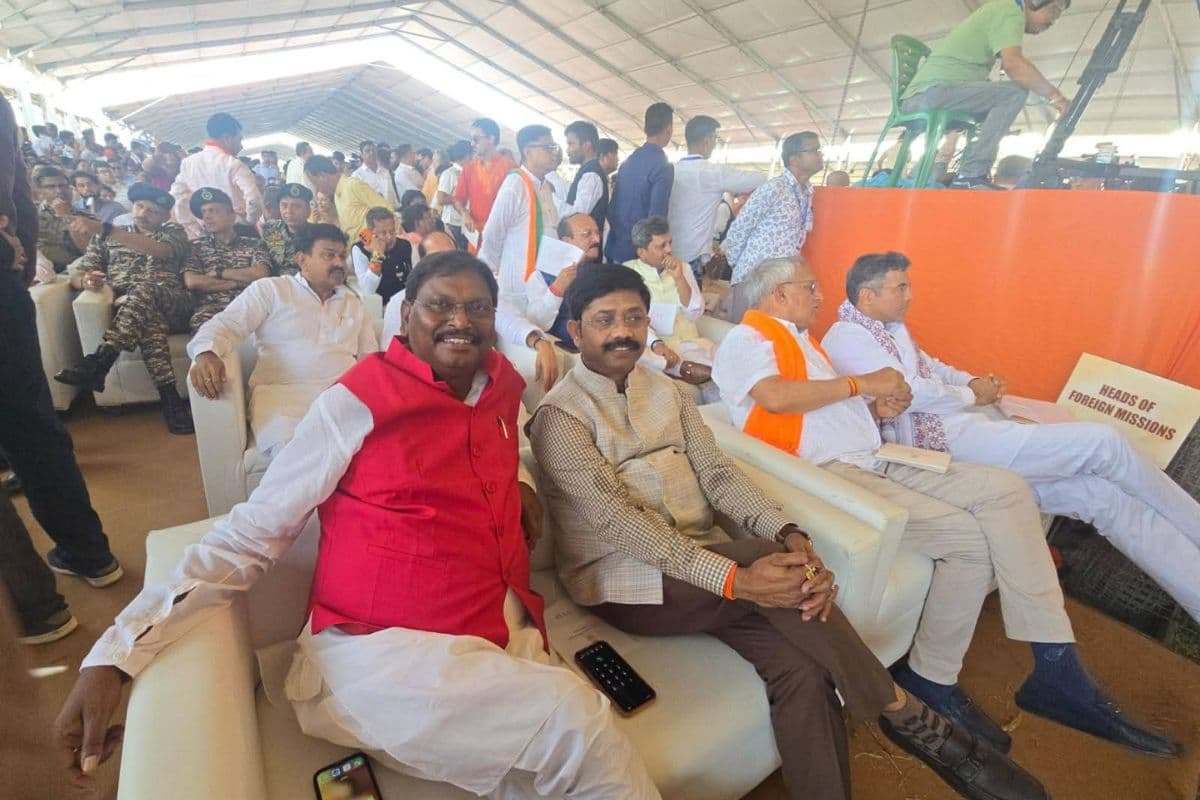 शुभेंदु अधिकारी ने ली पश्चिम बंगाल के मुख्यमंत्री पद की शपथ, समारोह में शामिल हुए अर्जुन मुंडा