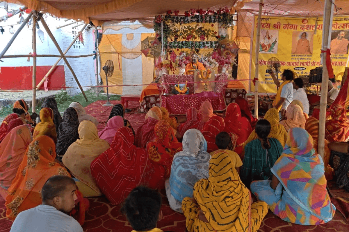 Arrah News: गंगा दशहरा पर तपोधाम नथमलपुर में नौ योगेश्वर कथा, श्रद्धालुओं की उमड़ी भीड़