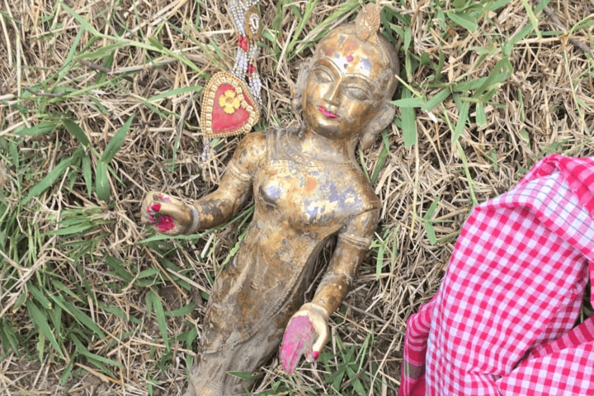 Patna News: ठाकुरबाड़ी से चोरी हुई अष्टधातु की सीता माता की मूर्ति बरामद, लक्ष्मण की प्रतिमा अब भी लापता
