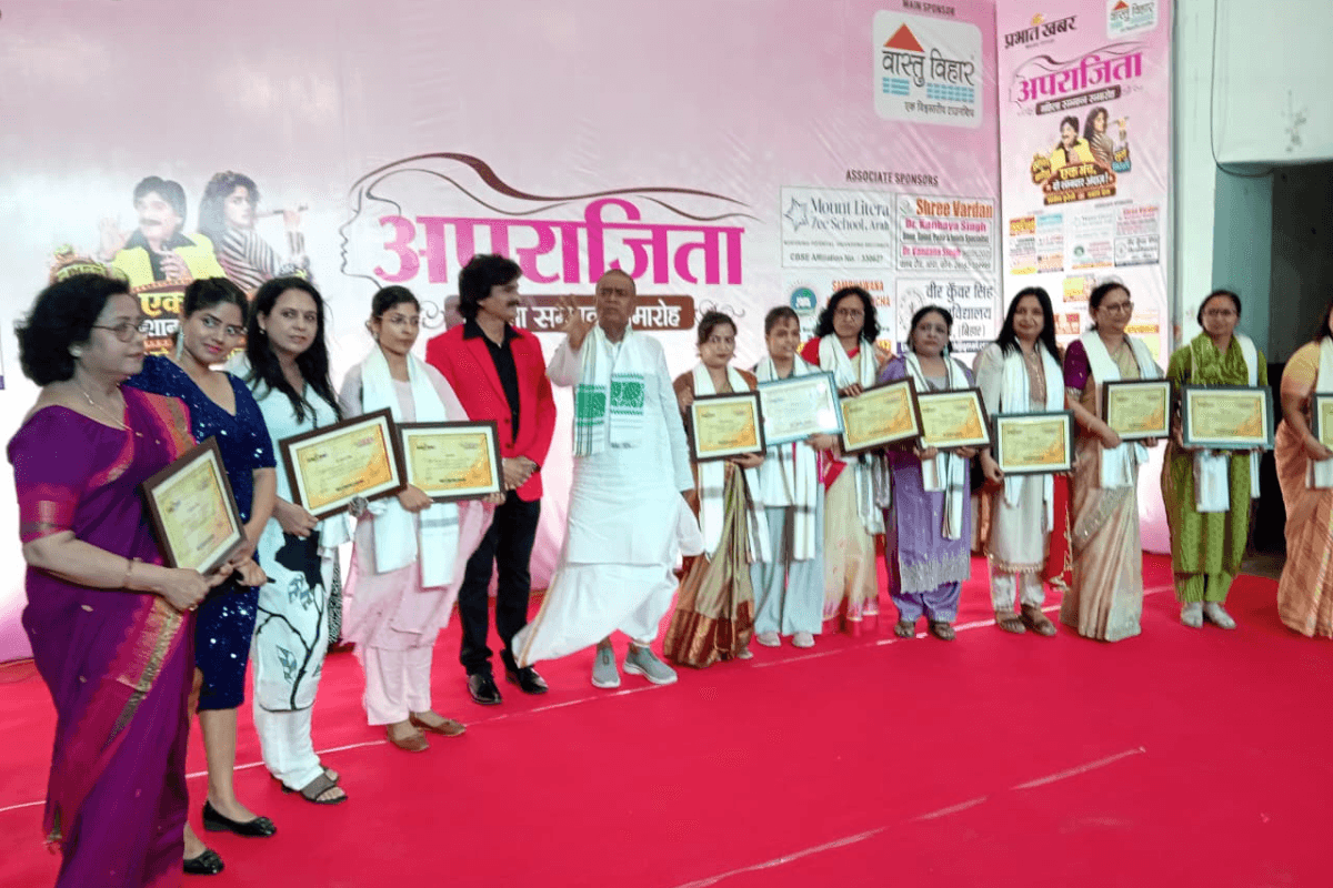 प्रभात खबर के कार्यक्रम में उमड़ी लोगों की भीड़, सम्मान पाकर गौरव से भर उठी अपराजिताएं