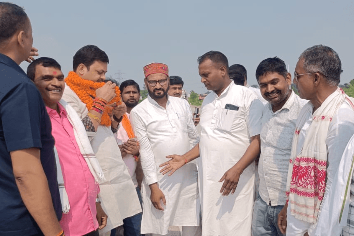 आरा में पीएचईडी मंत्री संजय कुमार सिंह का आगमन, बखोरापुर काली मंदिर में किया पूजा-अर्चना, भव्य स्वागत
