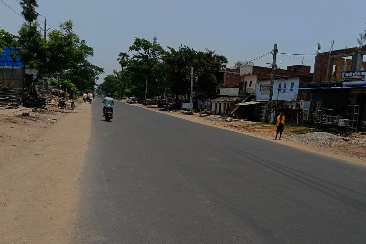 Arwal News: पछुआ हवा और लू से लोग घरों में कैद, सड़कों पर पसरा सन्नाटा