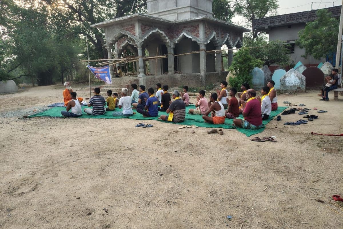 योग शिविर में गूंजा उत्साह, “ताली बजाओ-बीमारी भगाओ” ने खींचा ध्यान