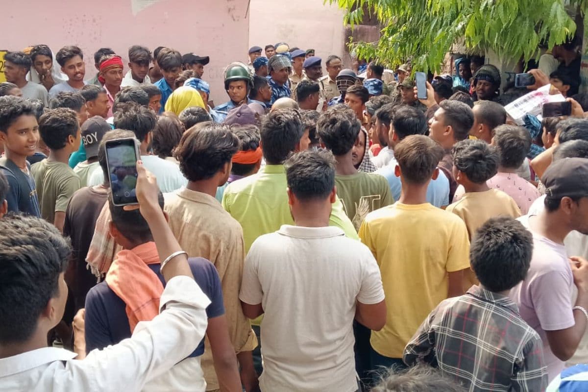 टीसी लेने गई छात्रा ने शिक्षक पर लगाया छेड़छाड़ का आरोप, स्कूल में बवाल