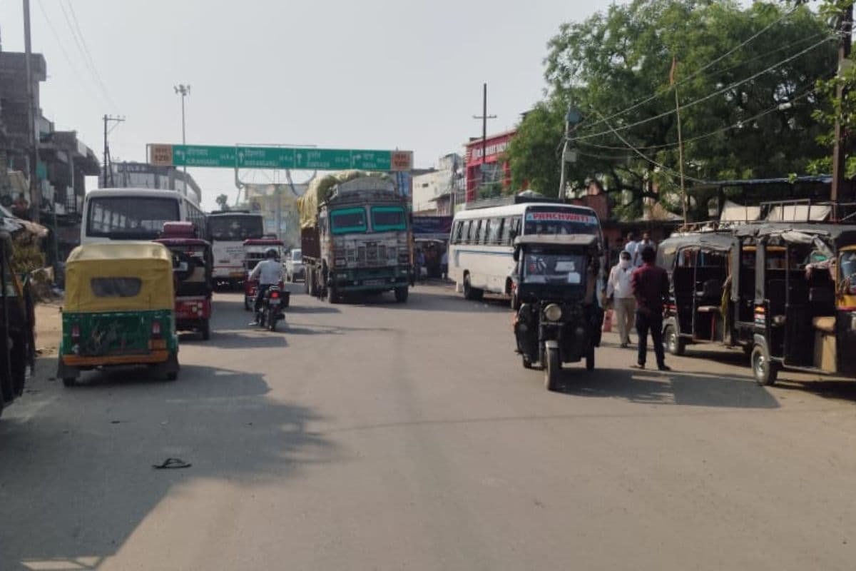 भखरुआं मोड़ पर अब नहीं लगेगा जाम, नो पार्किंग लागू, दिन में लोडिंग-अनलोडिंग पर रोक