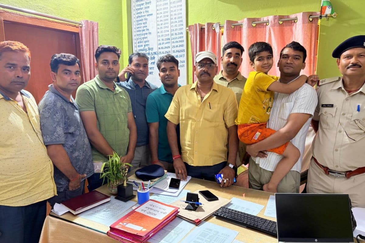 ओबरा पुलिस की बड़ी कामयाबी, 4 साल से लापता बच्चा सकुशल बरामद