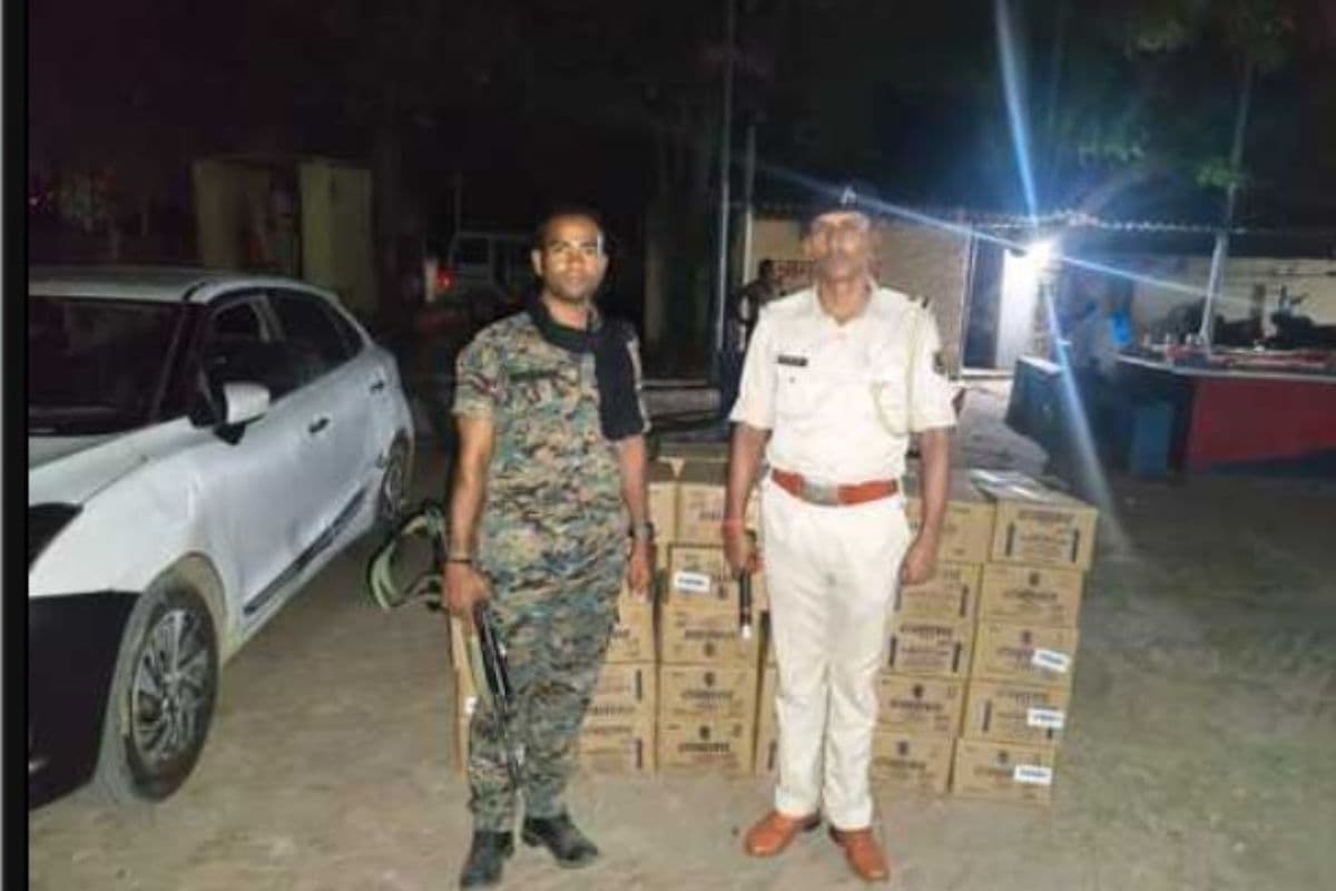 पुलिस को देखते ही भागे तस्कर, बोलेरो से मिली 58 पेटी शराब