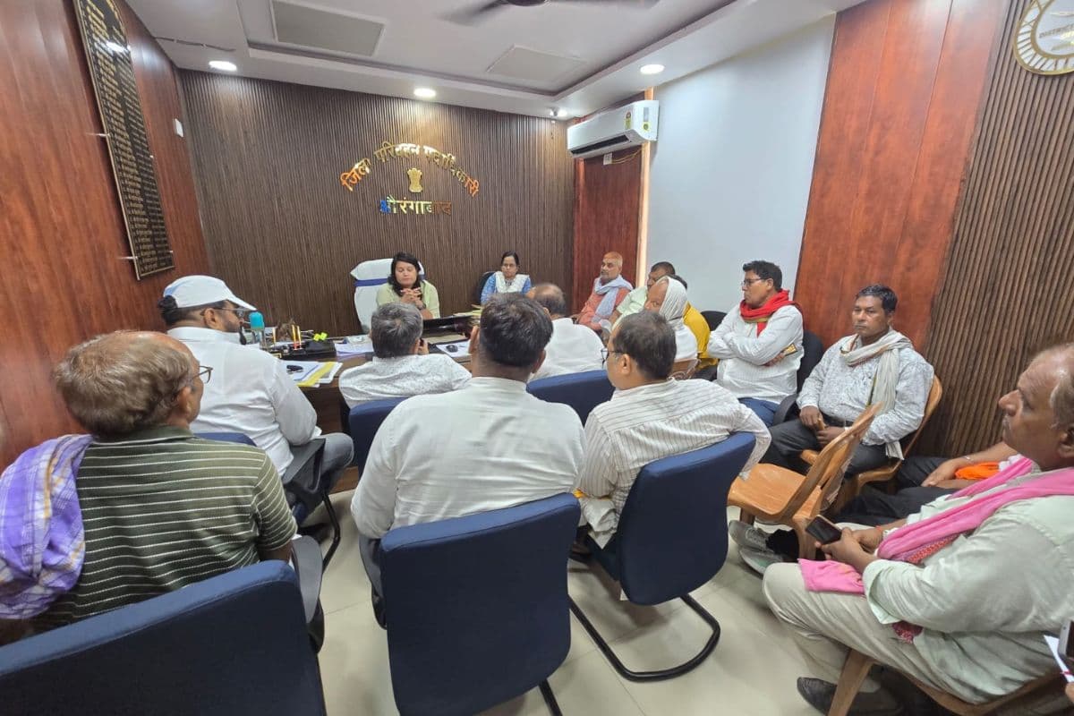 सड़क जाम पर सख्त हुआ परिवहन विभाग, बस मालिकों को दी चेतावनी