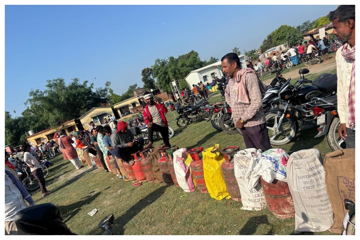 Bagaha gas cylinder consumer protest