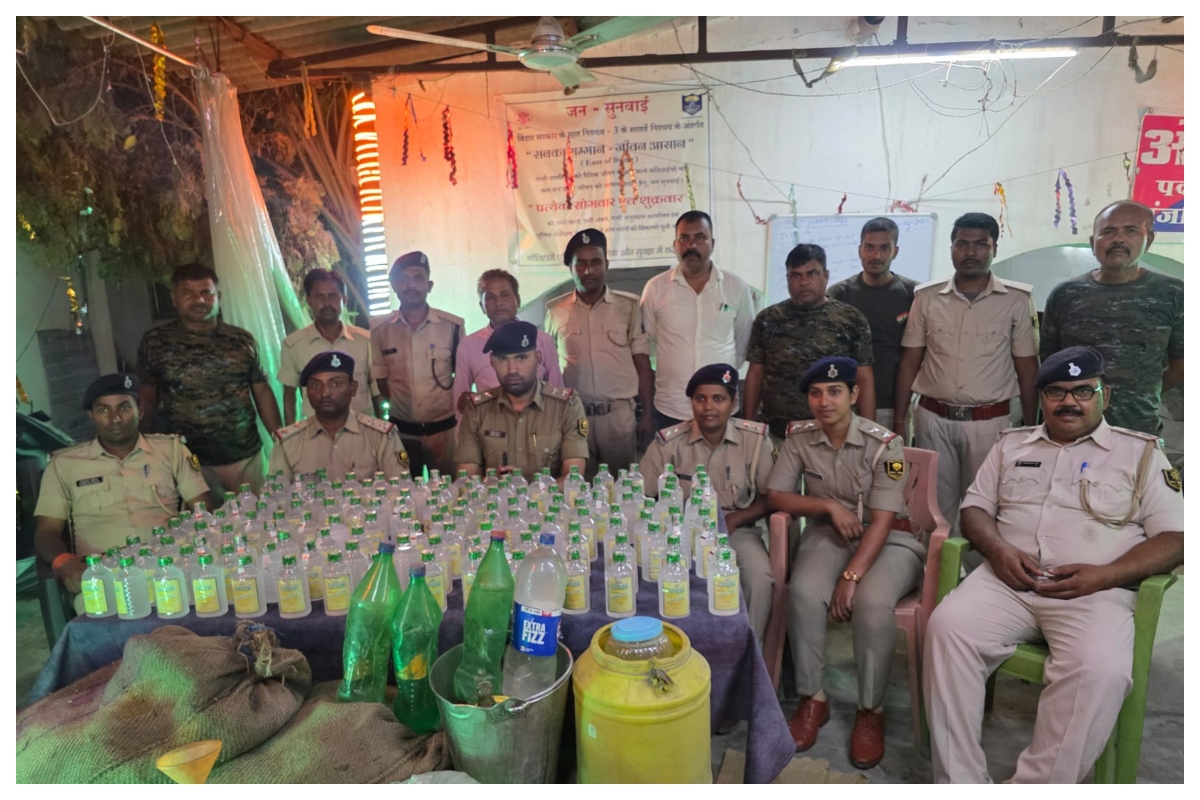मोतिहारी: बंजरिया पुलिस ने अवैध शराब के रैकेट पर छापेमारी कर 350 लीटर शराब बरामद की