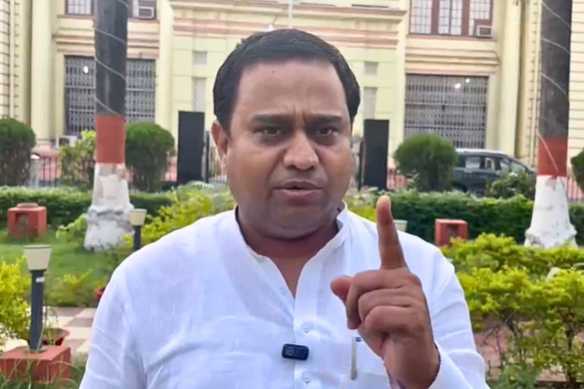 'शिक्षक इंसान हैं या मशीन...?' डबल ड्यूटी पर भड़के बिहार के MLC, बोले- ACS खुद कर के दिखाएं जनगणना
