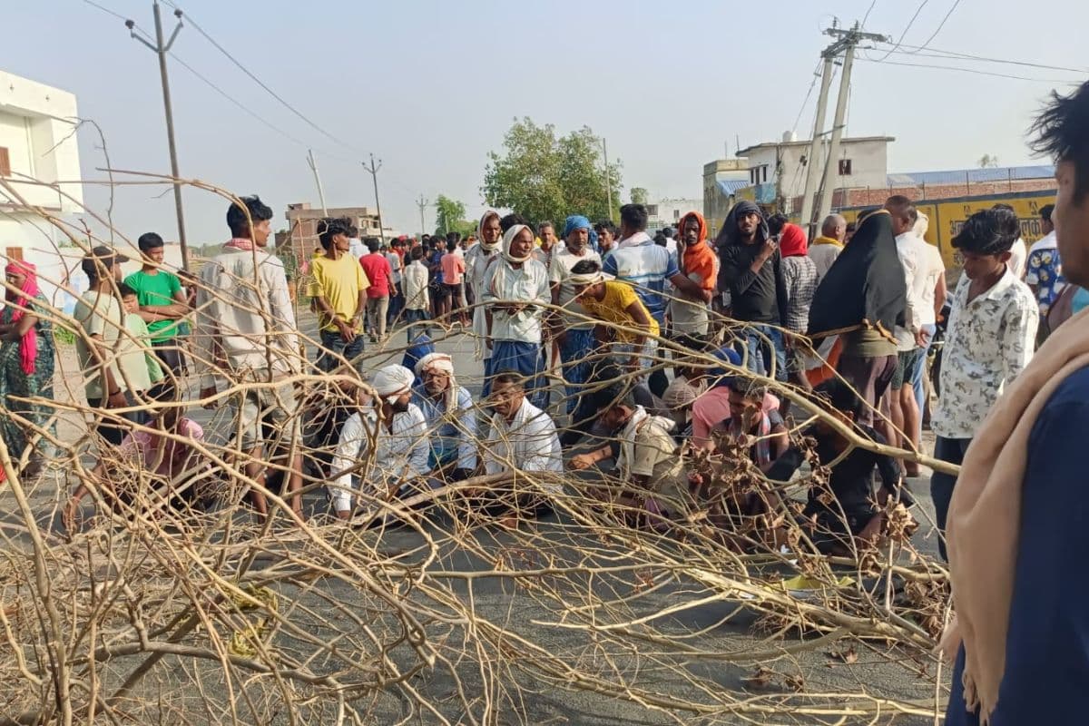 Buxar News: तेज रफ्तार ट्रक ने बाइक सवार युवकों को रौंदा, मौत के बाद सड़क जाम
