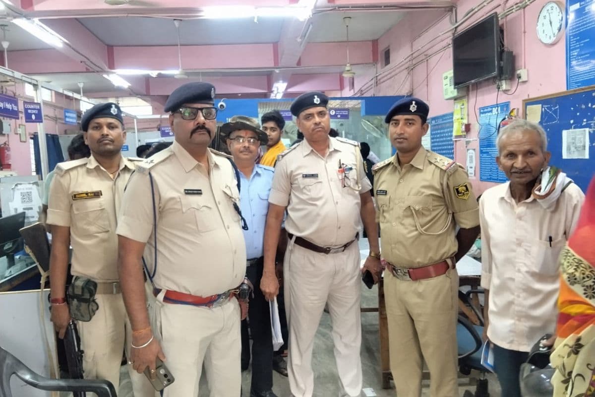 बिहार के बक्सर में चला विशेष अभियान, बैंक ग्राहकों से लूट की घटना के बाद अलर्ट मोड में पुलिस