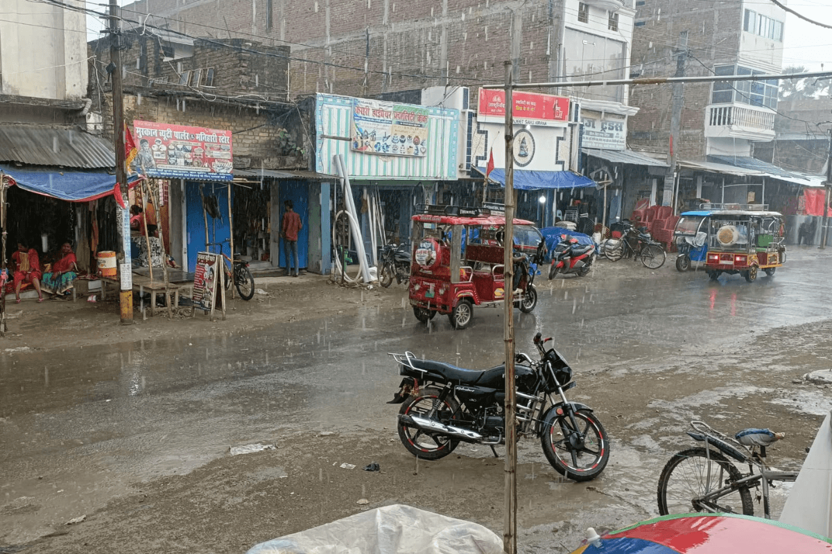 बेगूसराय वासियों को तेज धूप और उमस भरी गर्मी से मिली राहत, बारिश के साथ कई जगह गिरे ओले