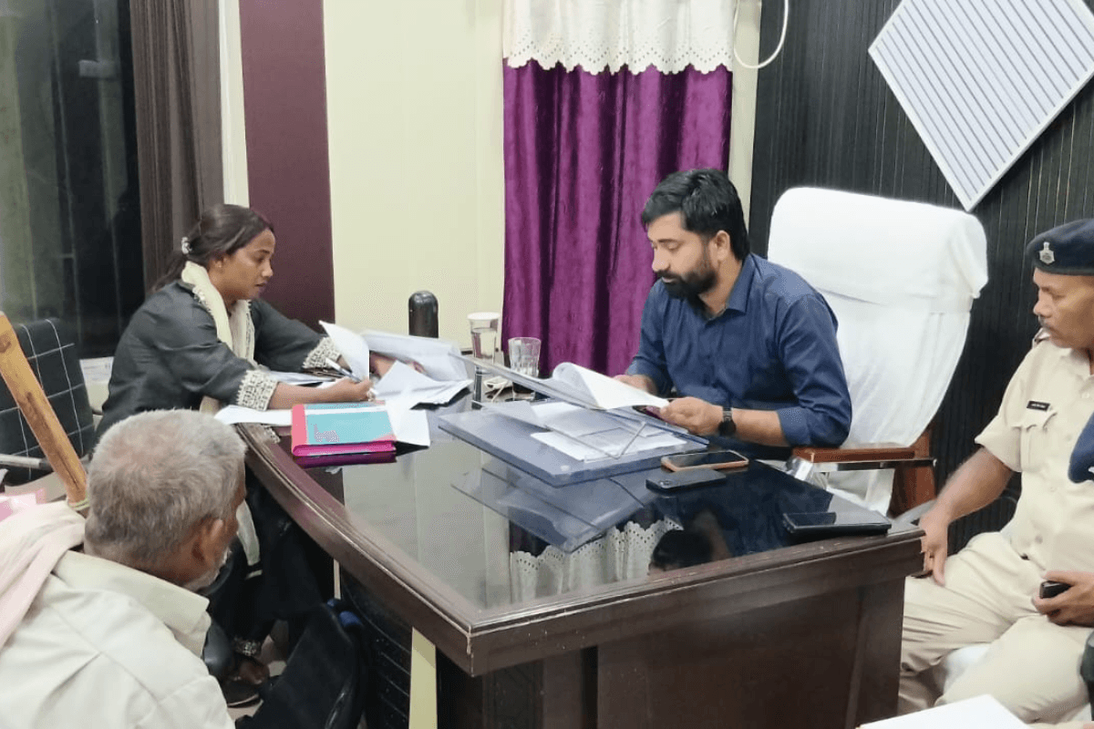 बेगूसराय में भूमि विवादों के निपटारे के लिए साप्ताहिक जनता दरबार का हुआ आयोजन