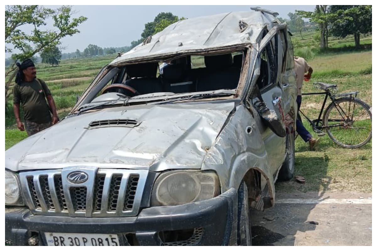 सीतामढ़ी: नेपाल से मेला देखकर लौट रहे परिवार की स्कॉर्पियो पलटी, महिला की मौत, 6 घायल