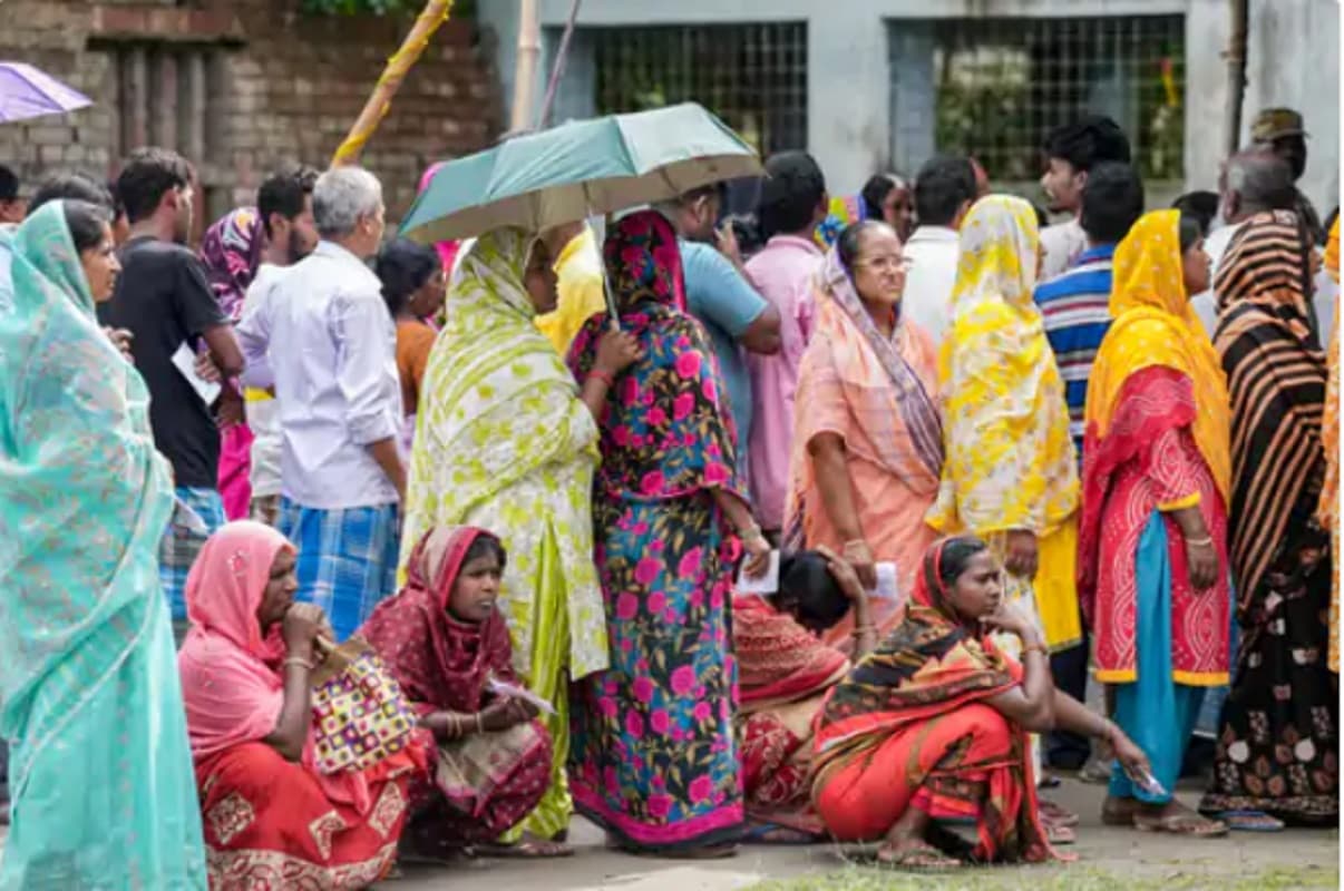 West Bengal Re-Polling LIVE : 15 बूथों पर बंपर वोटिंग, सुबह 11 बजे तक पड़े 36.99 प्रतिशत वोट