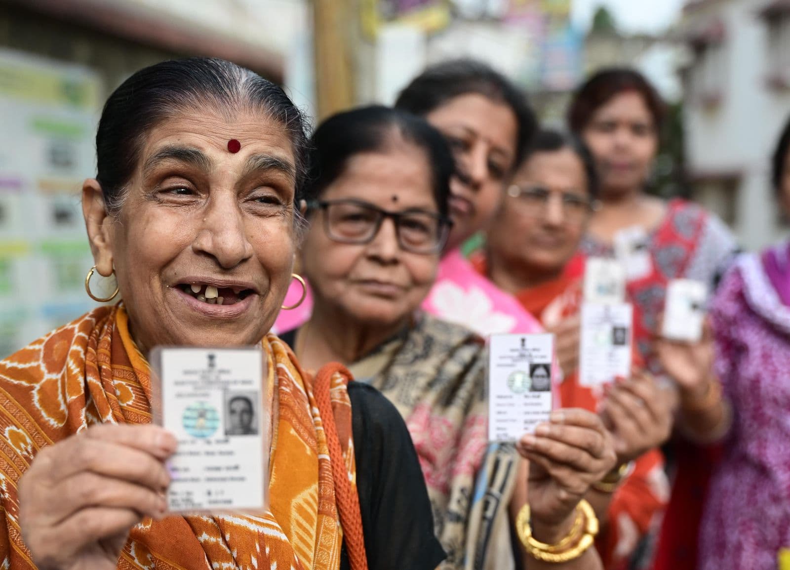 West Bengal Re-Polling LIVE : 15 बूथों पर लंबी कतार, सुबह 9 बजे तक पड़े 16.23 प्रतिशत वोट