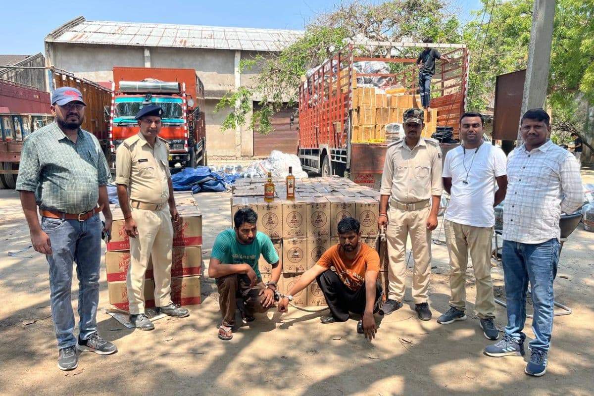 जालंधर से पटना जा रही 22 लाख की अंग्रेजी शराब जब्त, ट्रक समेत दो तस्कर गिरफ्तार