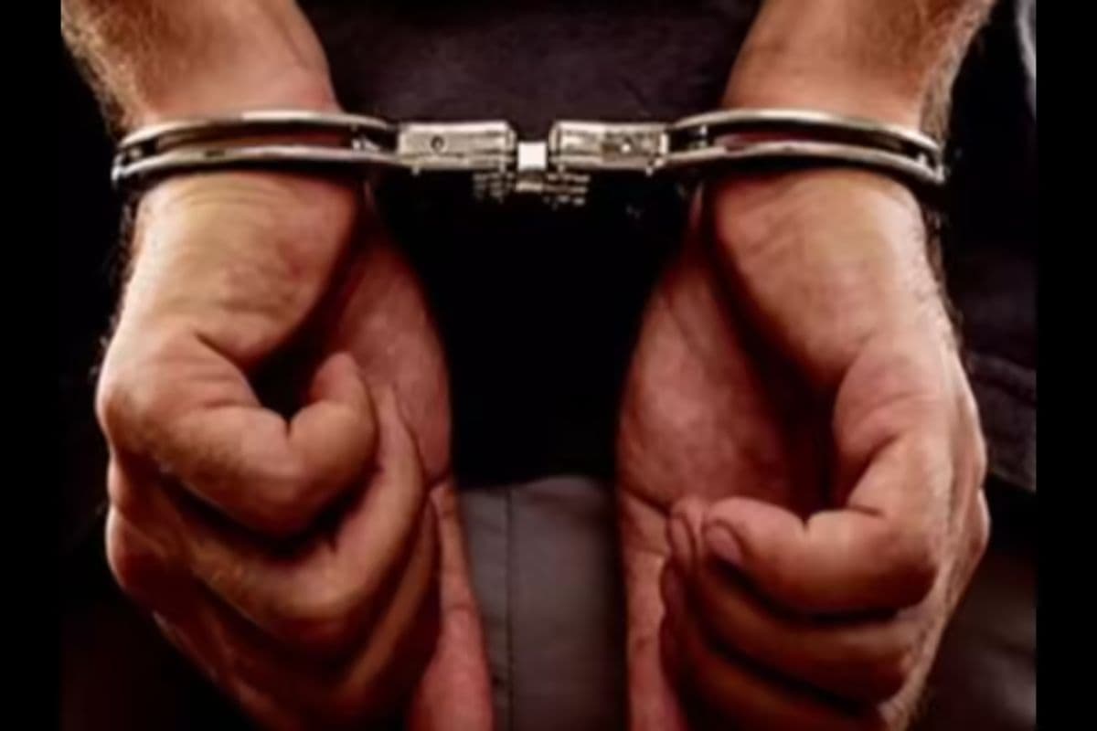 बक्सर में पुलिस की बड़ी कार्रवाई, 1.9 किलो गांजा के साथ धंधेबाज गिरफ्तार