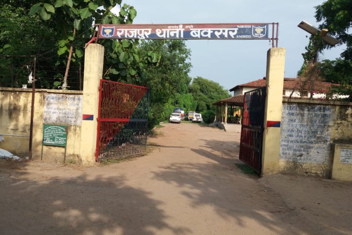 बक्सर स्टेशन से लौट रहे युवक को ट्रक ने रौंदा, मौके पर मौत, साथी गंभीर