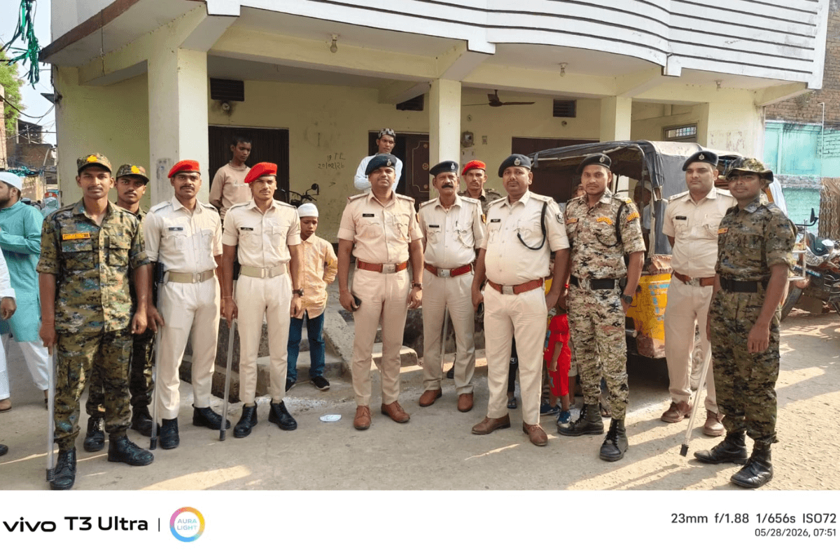 डुमरांव में भाईचारे और अकीदत के साथ मनाई गई बकरीद, मस्जिदों व ईदगाहों में अदा हुई विशेष नमाज