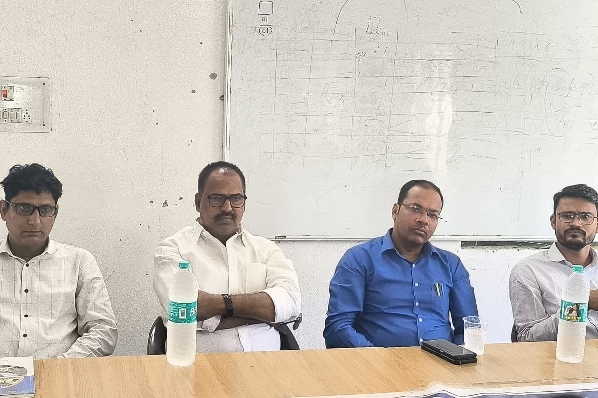 किसानों को समय पर उर्वरक उपलब्ध कराने पर जोर, बैठक में निर्देश जारी