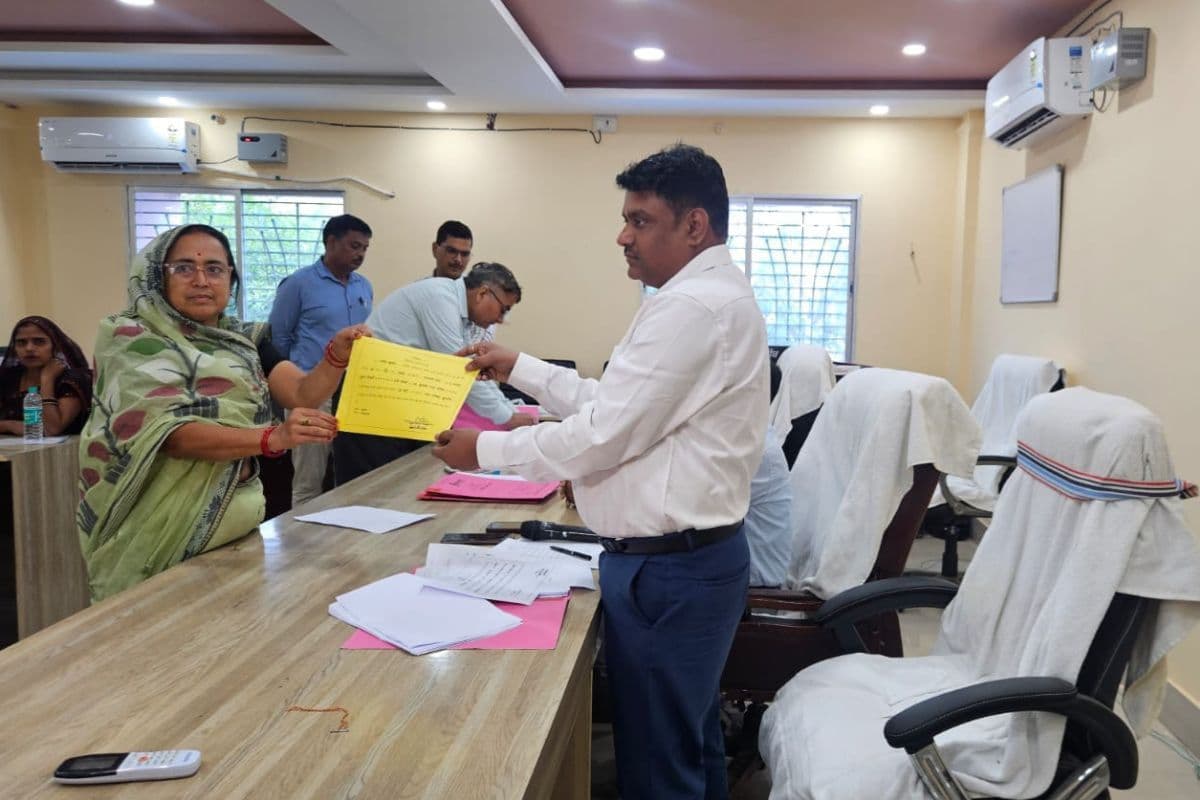 डुमरांव सशक्त स्थायी समिति चुनाव में एक वोट से जीतीं भागमनी, आनंद और विजय भी बने सदस्य
