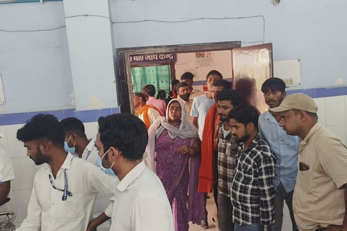 घायल युवतियां तड़पती रहीं, लोग मदद करने के बजाय बनाते रहे वीडियो, आखिर में…