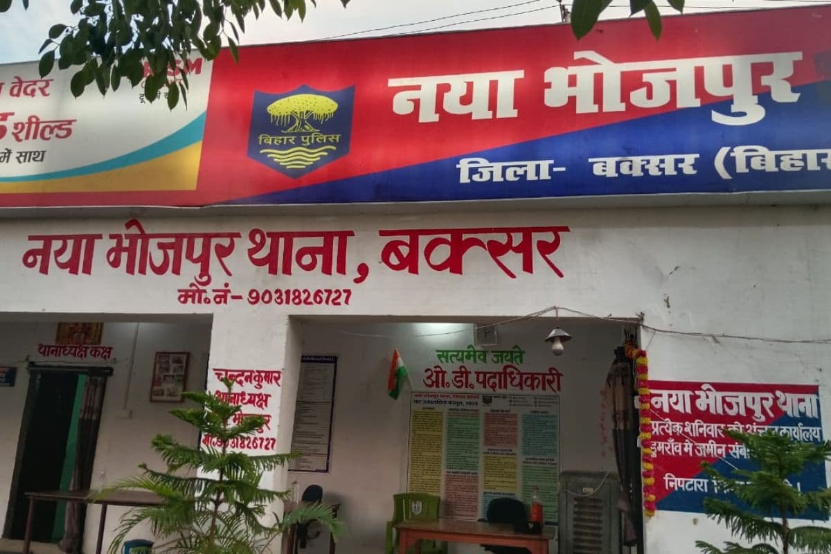 बक्सर में दिनदहाड़े बिजनेसमैन से 10 लाख की लूट, कनपट्टी पर पिस्टल सटाकर अपराधियों ने दिया घटना को अंजाम