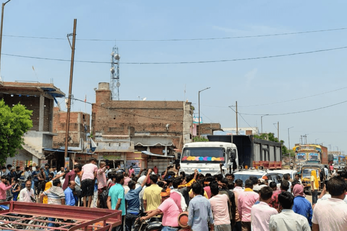 छपरा में सिलेंडर की किल्लत,संचालक पर कालाबाजारी का आरोप,उपभोक्ताओं ने किया चक्का जाम