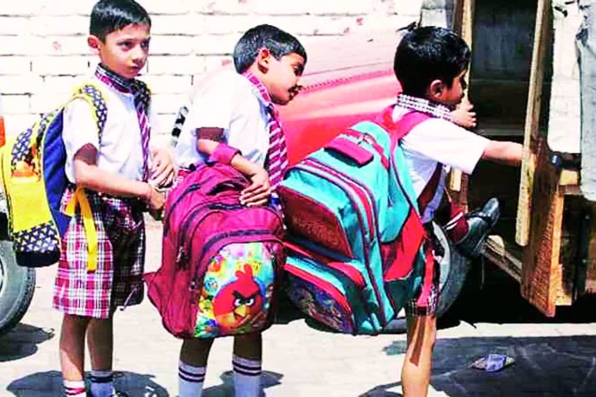 बिहार में बच्चों के स्कूल बैग को लेकर शिक्षा विभाग सख्त, तय वजन से ज्यादा होने पर होगी कार्रवाई