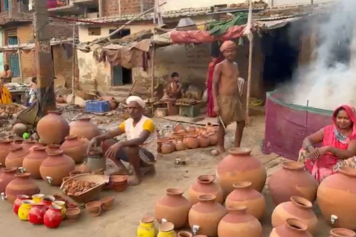 फ्रिज-आरओ के दौर में फिर बढ़ी 'देशी फ्रिज' की डिमांग, हाट-बाजारों में सजी दुकानें