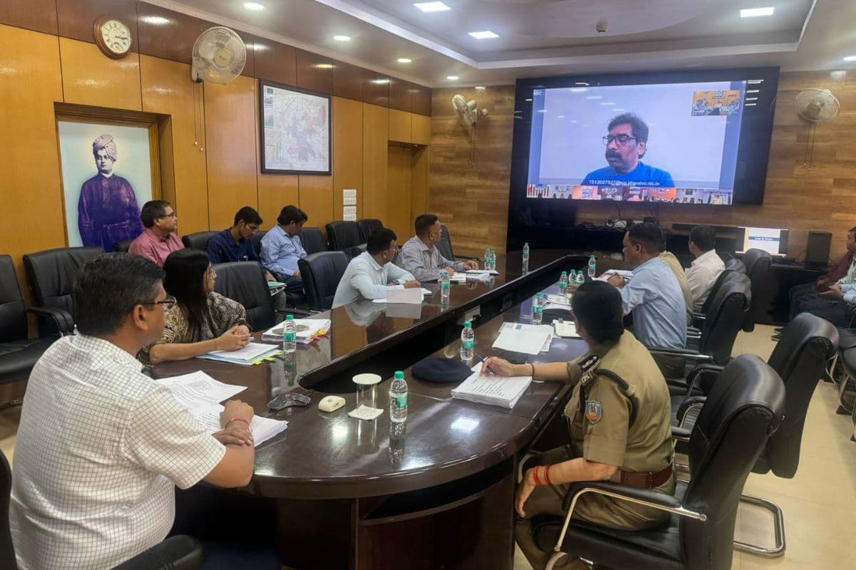 कानून-व्यवस्था पर हेमंत सोरेन की बैठक, लापता बच्चों-महिलाओं के मामलों पर कार्रवाई के निर्देश