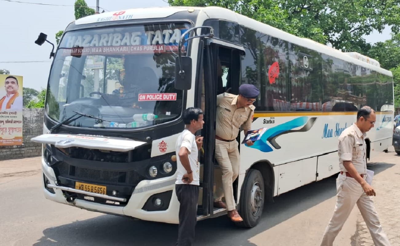 दक्षिण बंगाल में शुभेंदु अधिकारी की पहली प्रशासनिक बैठक, बस से दुर्गापुर पहुंचे पांच जिलों के अधिकारी