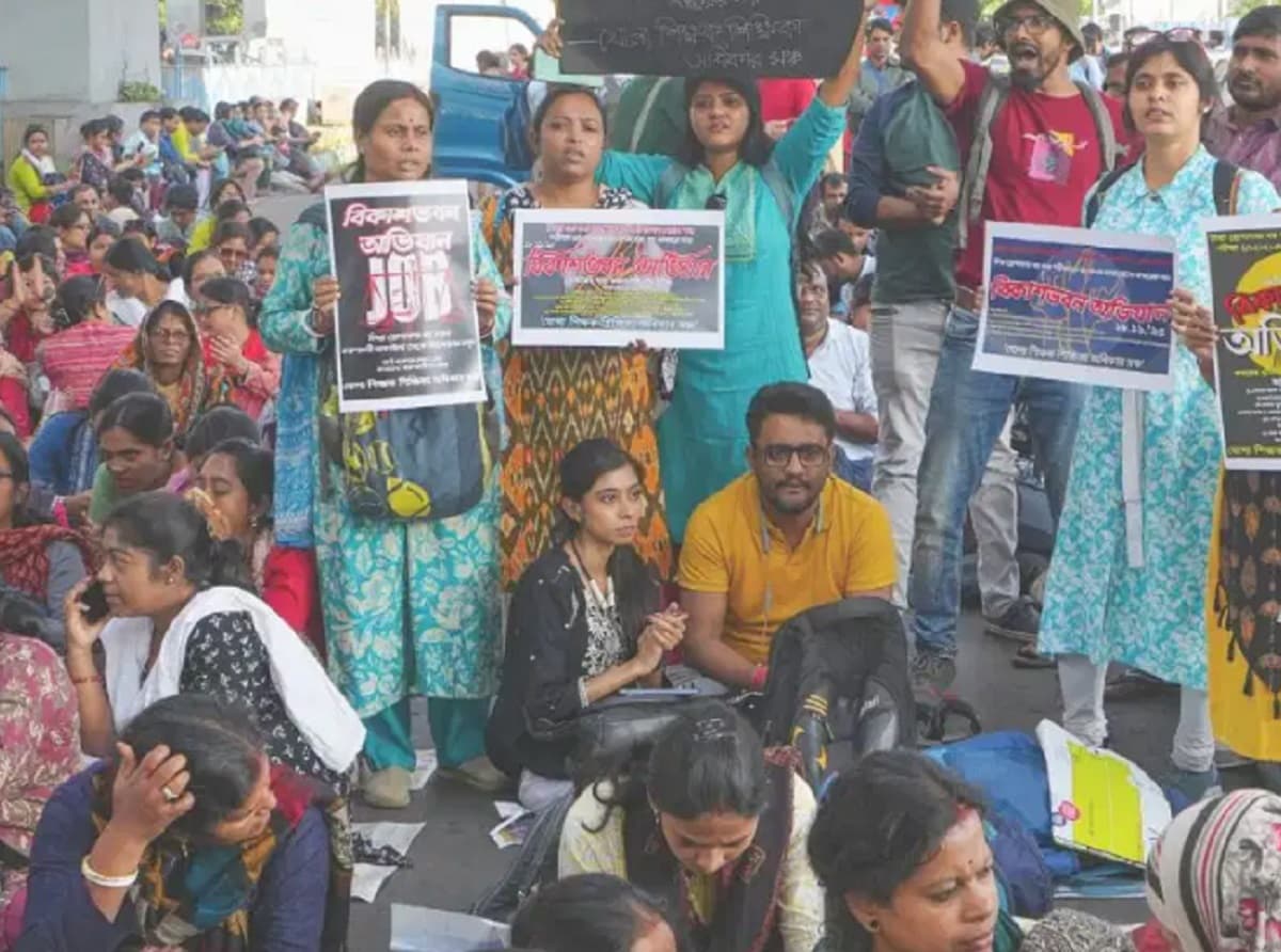 बंगाल में 26 हजार फर्जी शिक्षकों को लौटना होगा वेतन, सरकार ने डीएम से मांगी रिपोर्ट