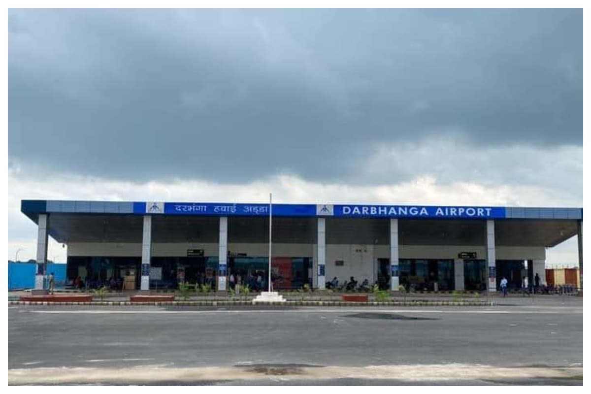 Darbhanga Airport Akasa Air passenger protest