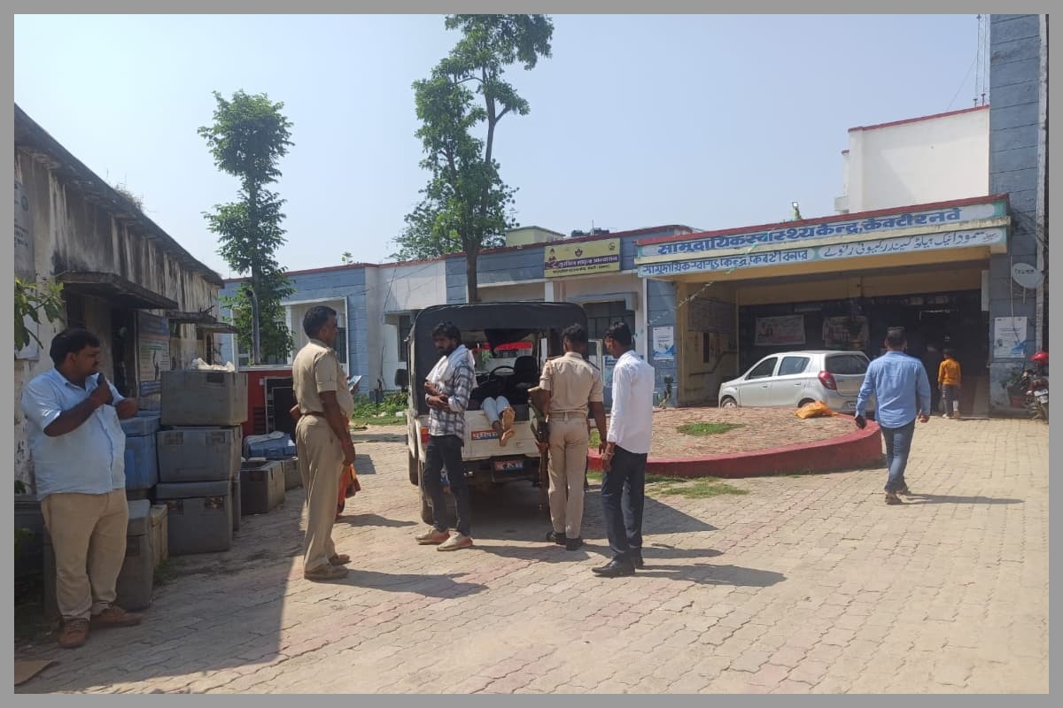 Darbhanga: टेम्पो और स्कूटी की भीषण टक्कर, दो युवकों की मौत