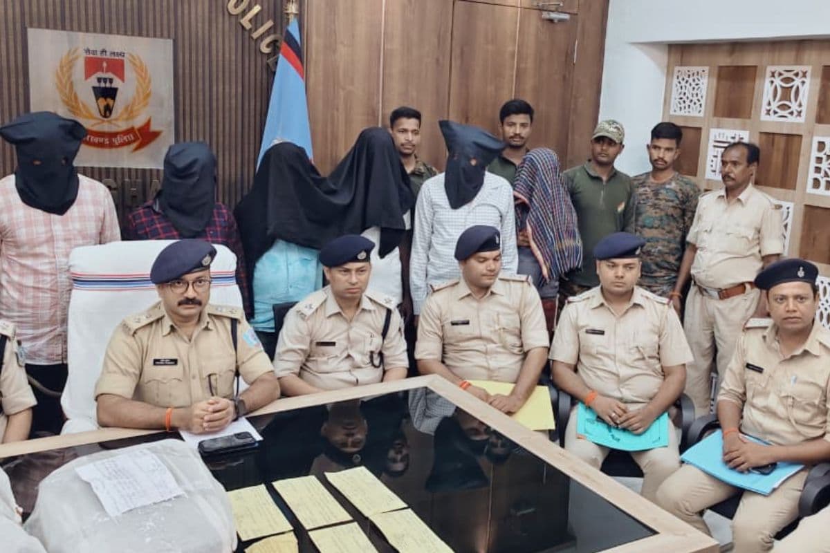 देवघर में नशे के खिलाफ कार्रवाई, भारी मात्रा में गांजा बरामद, छह गिरफ्तार