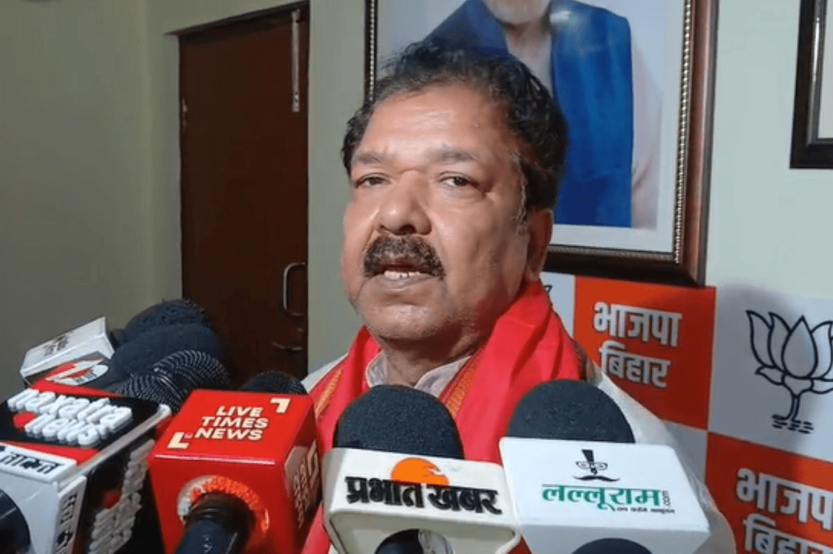 'मुझे ज्यादा बोलने की जरुरत नहीं पड़े वरना कहर ढहेगा', अधिकारियों को दिलीप जायसवाल ने चेताया
