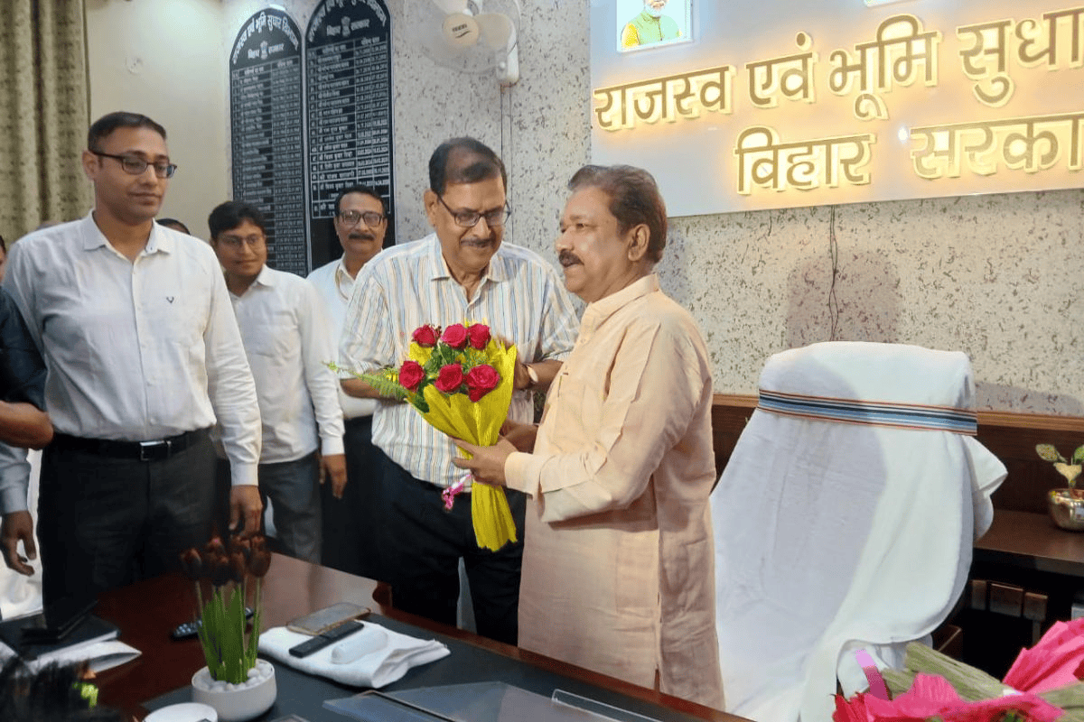 '3 महीने से ठप था काम, अब पटरी पर आएगा', राजस्व विभाग संभालते ही बोले मंत्री दिलीप जायसवाल