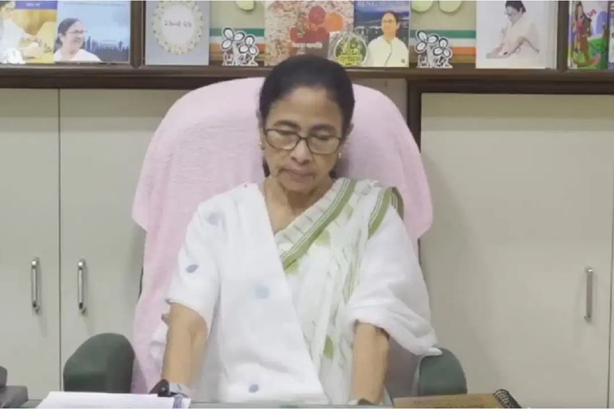 अभिषेक बनर्जी पर हमले के बाद गुस्से में ममता बनर्जी, दोपहर बाद बुलाई विधायकों की बैठक