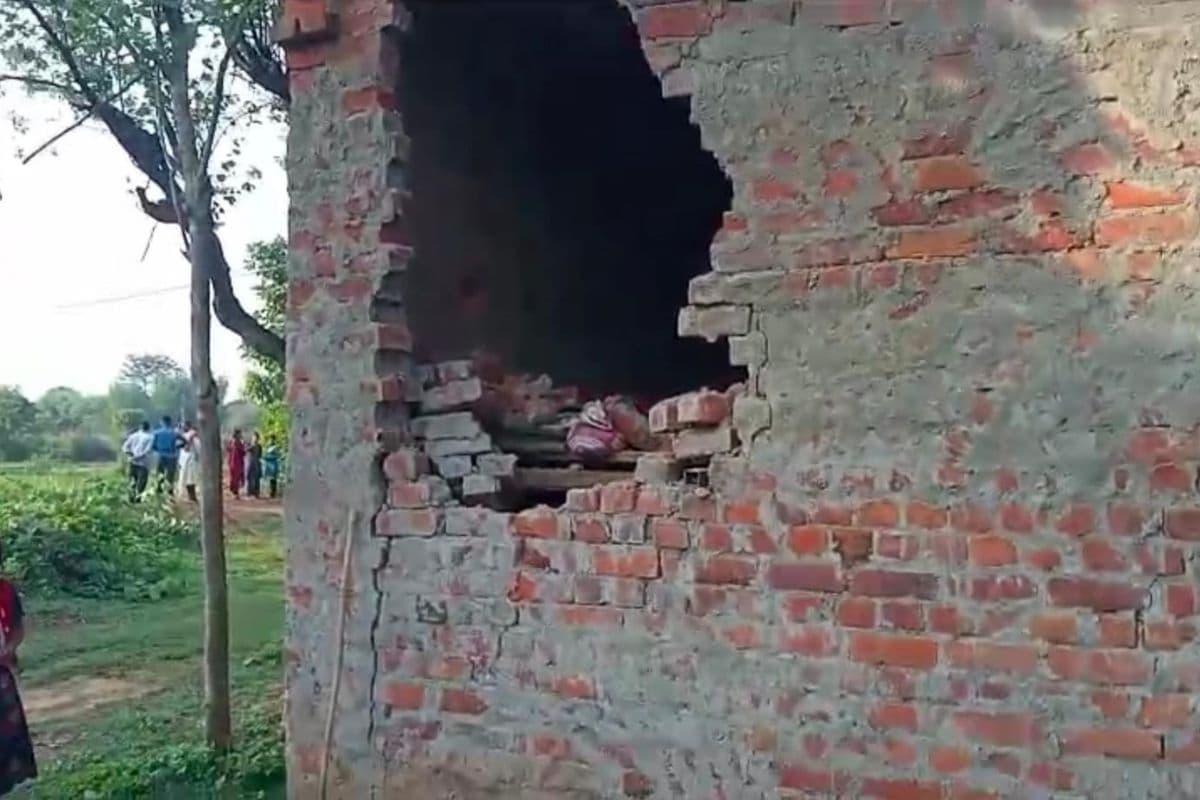 सरायकेला-खरसावां में जंगली हाथी ने तोड़ा घर, एक महिला हुई घायल