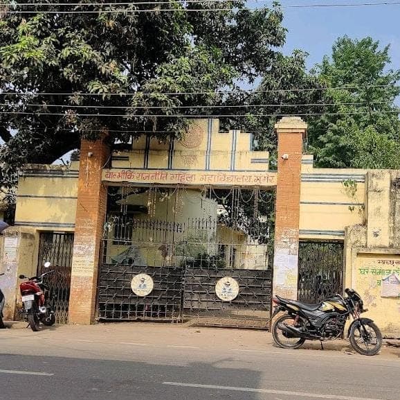 बीआरएम कॉलेज में अज्ञात चोरों ने काटे तार