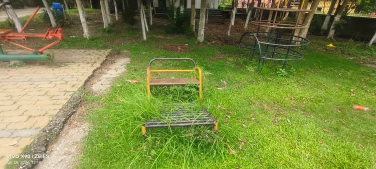 भातडाला पार्क के जर्जर झूले से हो सकता है हादसा