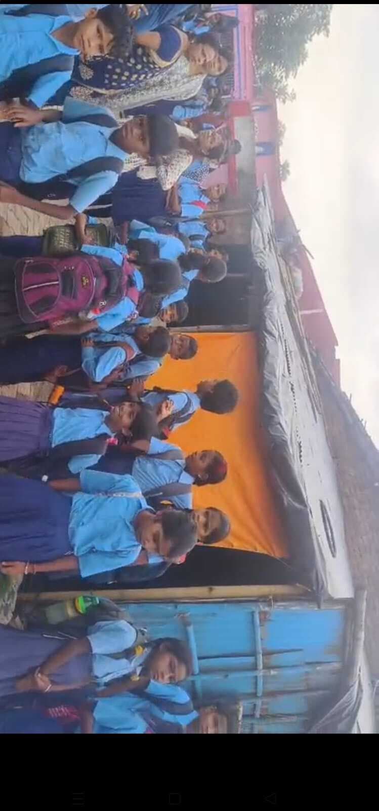 Bhagalpur,  समय पर नहीं खुला स्कूल, लटकता रहा  ताला, टकते रहे शिक्षक छात्र-