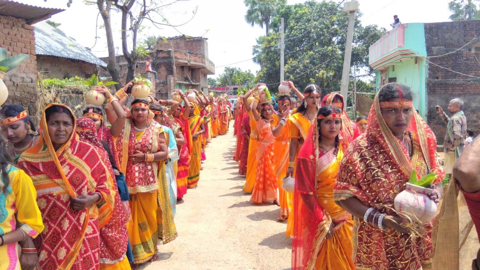 Jamui, श्रीश्री108 महारूद्र यज्ञ को लेकर निकाली गई भव्य कलश शोभायात्रा